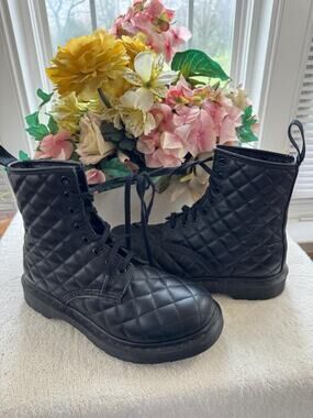 Dr. Martens Coralie quilted black combat boot 8 EXCELLEN(BOT1500